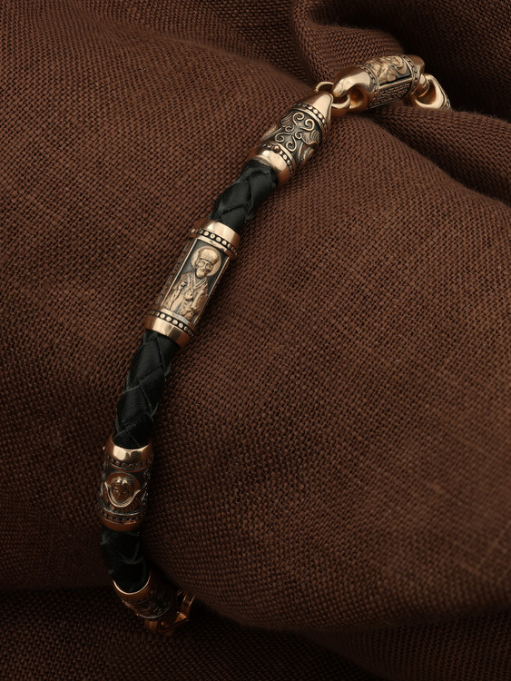 Браслет из золота c кожаным шнурком