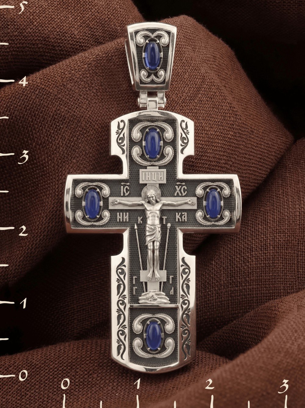 Крест из белого золота c эмалью и сапфиром
