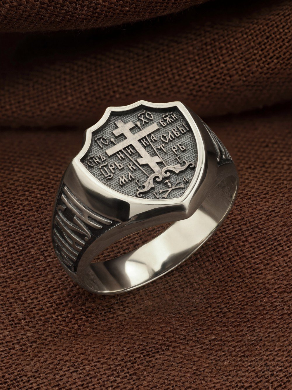 Кольцо из белого золота