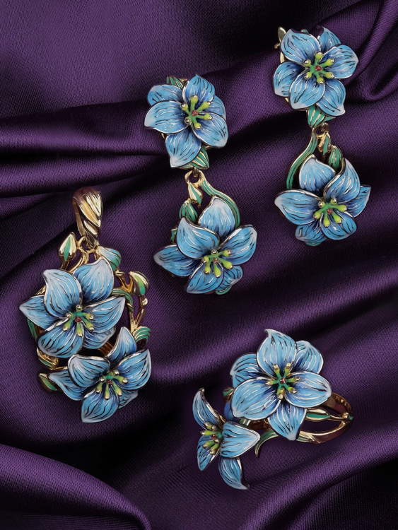 Подвеска из лимонного золота c эмалью