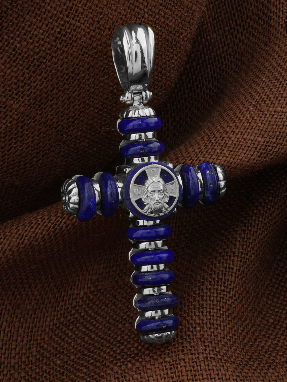 Крест из белого золота c лазуритом