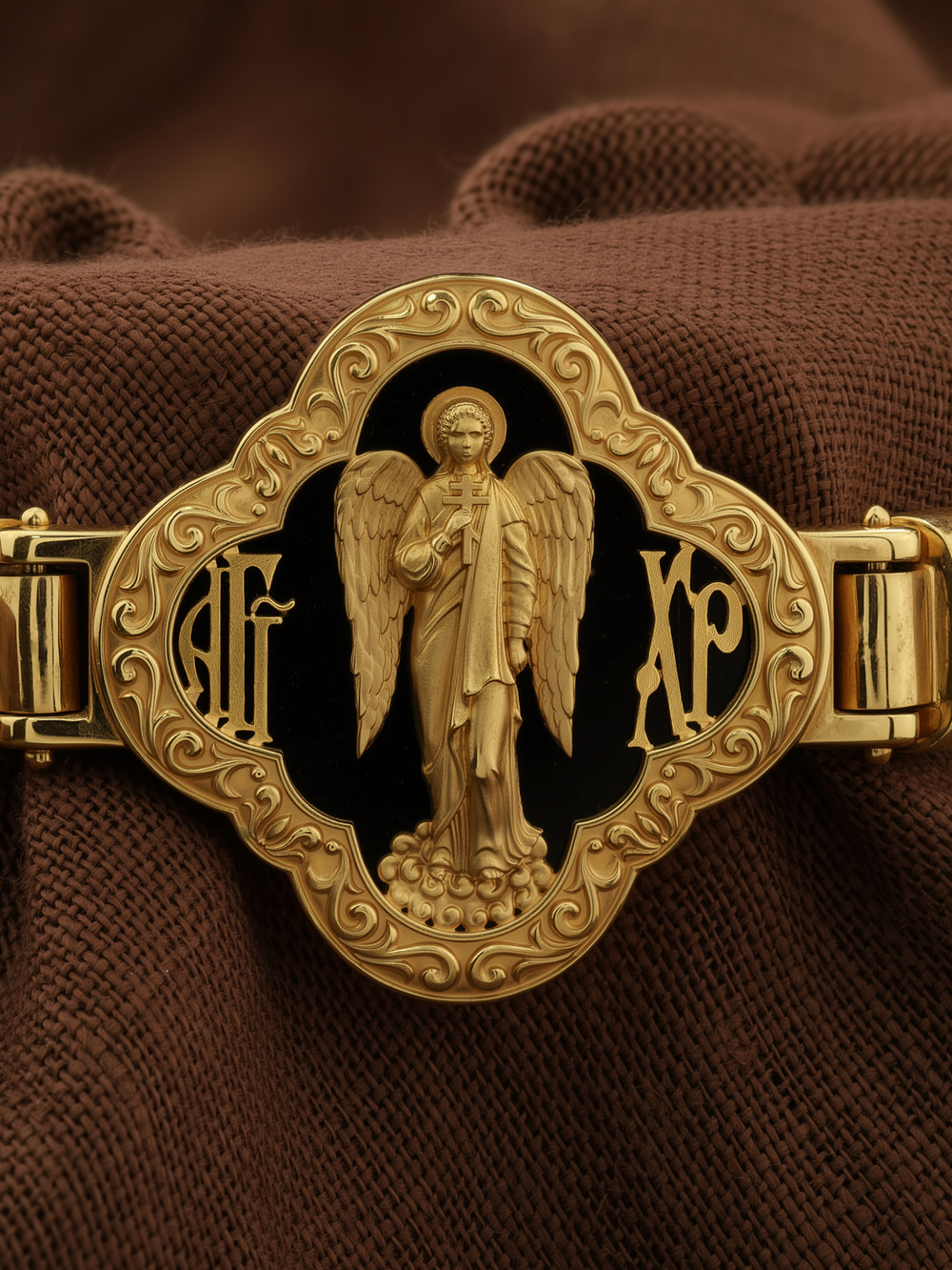 Браслет из лимонного золота c шнурком и ониксом