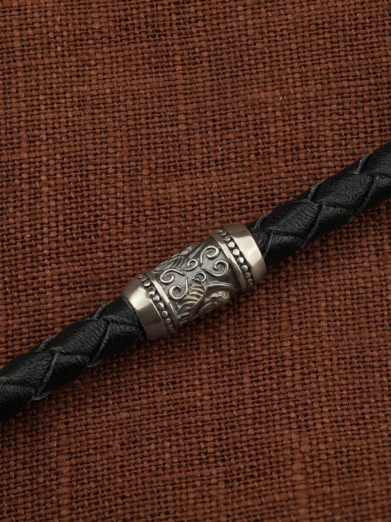 Гайтан из белого золота c кожаным шнурком