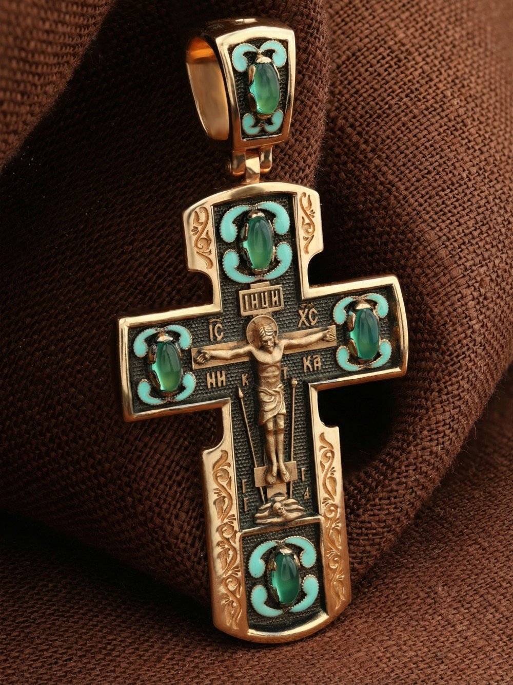 Крест из золота c эмаль и хризопразом