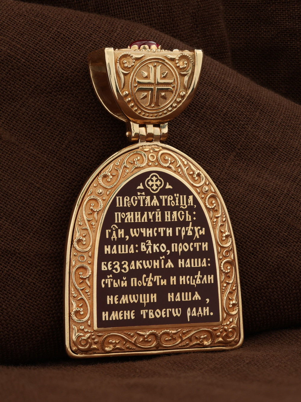 Образок из золота c эмаль , рубином и бивнем мамонта