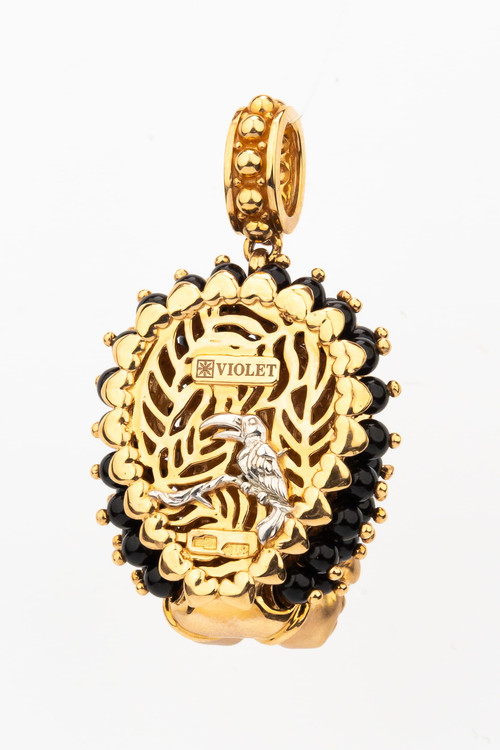 Подвеска из золота c эмалью и ониксом