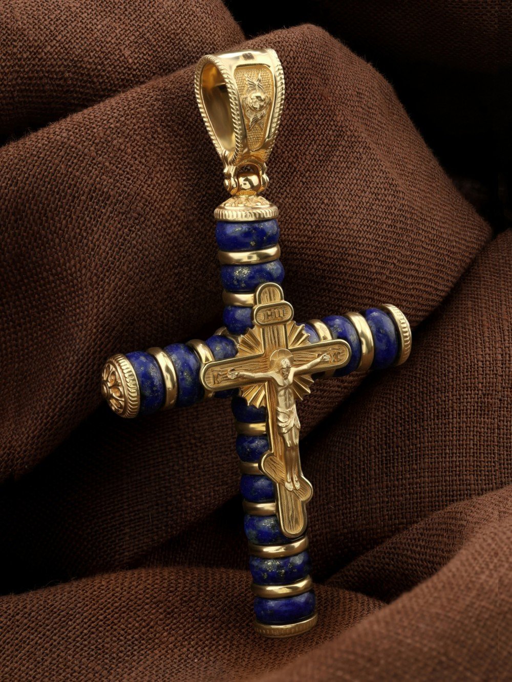 Крест из лимонного золота c лазуритом