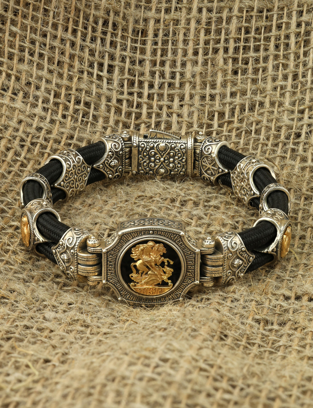 Браслет из серебра и золота c ониксом и шёлковым шнурком