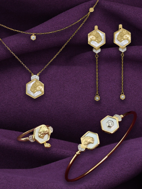 Кольцо из лимонного золота c бриллиантами и перламутром